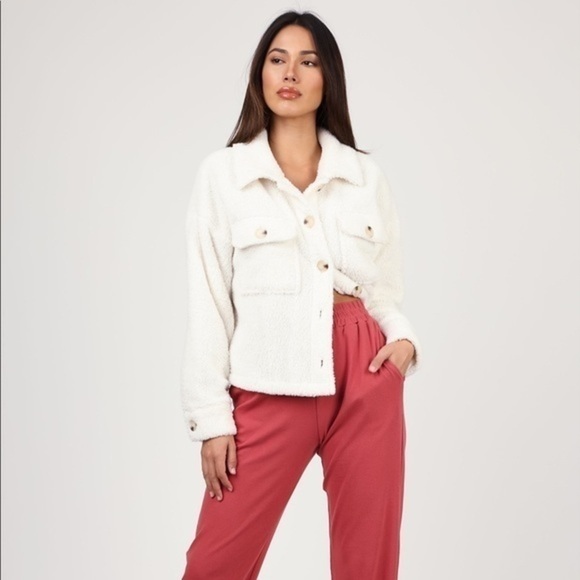 🆕Black button front soft fleece jacket. - Picture 6 of 6